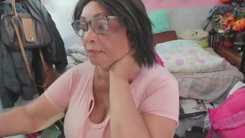 Snapshot of mrs_mommy chatting on 1, 6, 2026 mrs_mommy online show from 1, 6, 2026