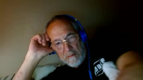 Snapshot of mrtease5 chatting on 18, 4, 2026 mrtease5 online show from 18, 4, 2026