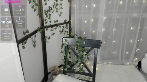 Snapshot of ms_elizabethqueen chatting on 2, 12, 2024 Elizabeth online show from 2, 12, 2024