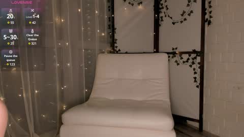 Snapshot of ms_elizabethqueen chatting on 1, 2, 2025 Elizabeth online show from 1, 2, 2025