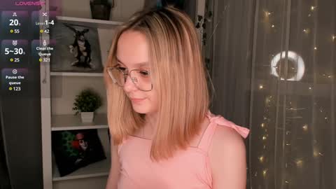 Snapshot of ms_elizabethqueen chatting on 3, 2, 2025 Elizabeth online show from 3, 2, 2025