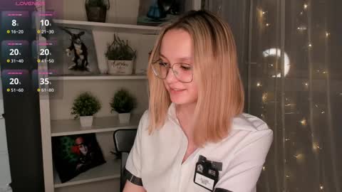 Snapshot of ms_elizabethqueen chatting on 8, 2, 2025 Elizabeth online show from 8, 2, 2025