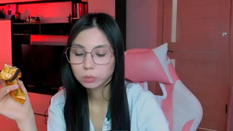 ms_emily_ online show from 28, 4, 2026