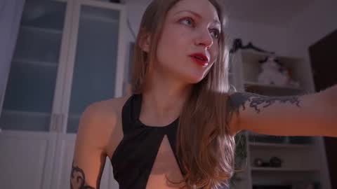 Snapshot of ms_lorelei chatting on 8, 11, 2025 Lore online show from 8, 11, 2025