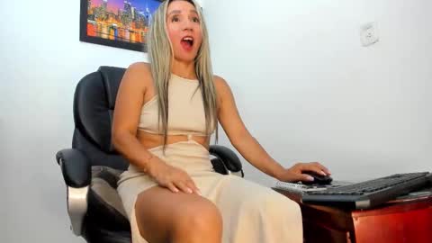 Snapshot of ms_lunarose chatting on 24, 10, 2025 ms_lunarose online show from 24, 10, 2025