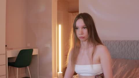 Snapshot of msaura chatting on 17, 10, 2025 Svetlana online show from 17, 10, 2025