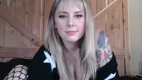 Snapshot of msbigtits77 chatting on 8, 1, 2026 MsBigTits online show from 8, 1, 2026