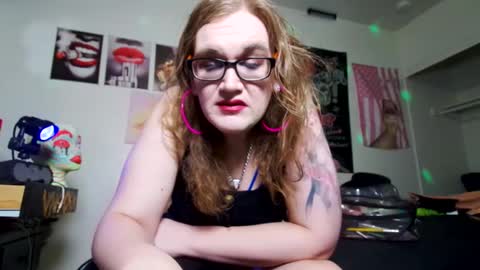 Snapshot of mscuntyluxxe chatting on 23, 9, 2025 Cunty Luxxe online show from 23, 9, 2025