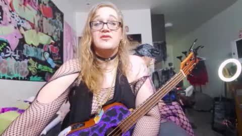 Snapshot of mscuntyluxxe chatting on 28, 10, 2025 Cunty Luxxe online show from 28, 10, 2025