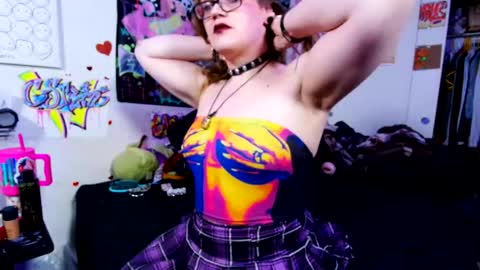 Snapshot of mscuntyluxxe chatting on 5, 5, 2026 Cunty Luxxe online show from 5, 5, 2026