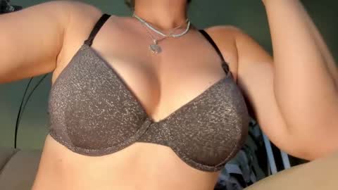 MsPurrfectLove online show from 1, 3, 2025