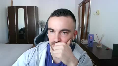 Snapshot of mu5clemania chatting on 4, 4, 2026 Victor online show from 4, 4, 2026