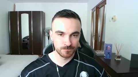 Snapshot of mu5clemania chatting on 7, 4, 2026 Victor online show from 7, 4, 2026
