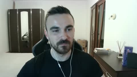 Snapshot of mu5clemania chatting on 28, 4, 2026 Victor online show from 28, 4, 2026