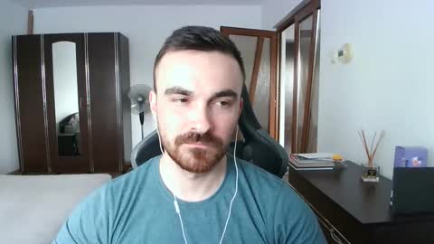 Snapshot of mu5clemania chatting on 17, 5, 2026 Victor online show from 17, 5, 2026