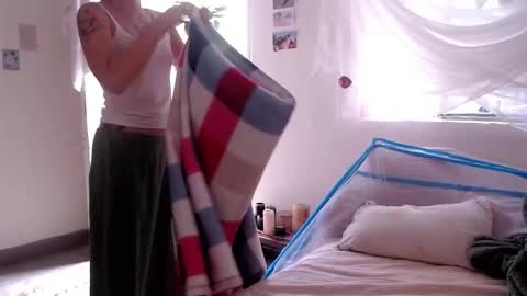   online show from 25, 3, 2026