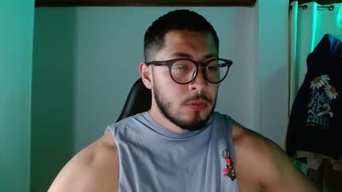 Snapshot of muscle_cock32 chatting on 19, 9, 2025 David Big online show from 19, 9, 2025