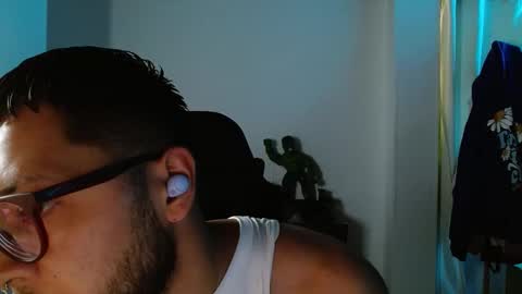 Snapshot of muscle_cock32 chatting on 1, 10, 2025 David Big online show from 1, 10, 2025