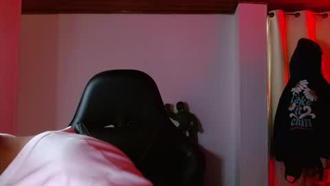 Snapshot of muscle_cock32 chatting on 20, 10, 2025 David Big online show from 20, 10, 2025