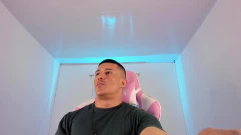 Snapshot of muscle_man07 chatting on 19, 12, 2025 Muscle Man online show from 19, 12, 2025