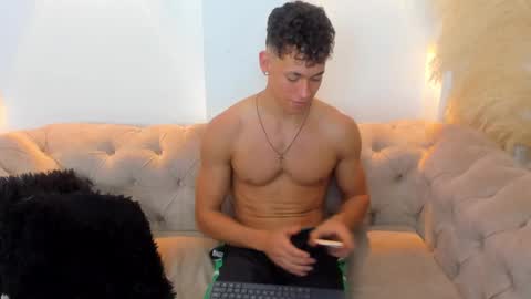 Snapshot of muscle_myke chatting on 5, 12, 2024 myke online show from 5, 12, 2024