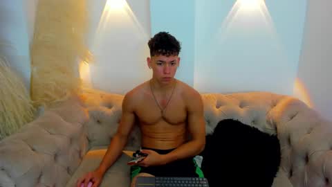 Snapshot of muscle_myke chatting on 6, 12, 2024 myke online show from 6, 12, 2024