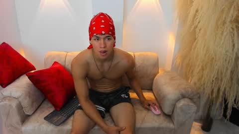 Snapshot of muscle_myke chatting on 19, 12, 2024 myke online show from 19, 12, 2024