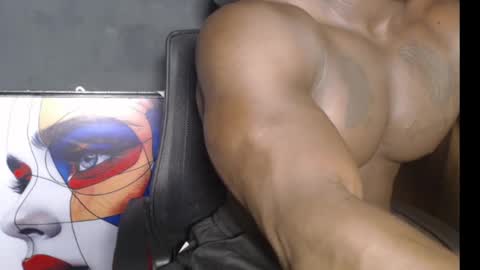 musclegod23 online show from 4, 1, 2025