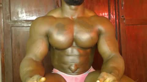 musclegod23 online show from 20, 10, 2025
