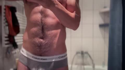 Snapshot of musclehair3 chatting on 2, 2, 2025 musclehair3 online show from 2, 2, 2025