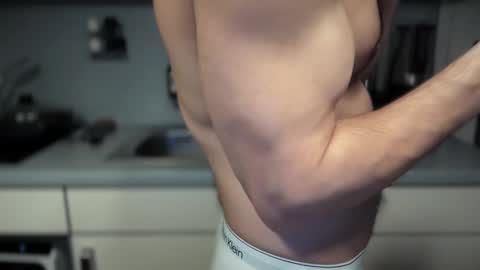 Snapshot of musclehair3 chatting on 5, 2, 2025 musclehair3 online show from 5, 2, 2025