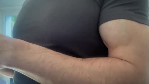 Snapshot of musclehair3 chatting on 17, 2, 2025 musclehair3 online show from 17, 2, 2025