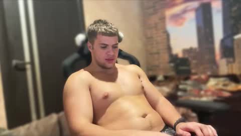 Snapshot of musclephantom chatting on 8, 10, 2025 Egor online show from 8, 10, 2025