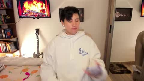 Snapshot of musicayluna chatting on 1, 12, 2025 VALENTINA Luna online show from 1, 12, 2025