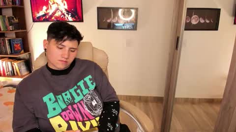 Snapshot of musicayluna chatting on 19, 12, 2025 VALENTINA Luna online show from 19, 12, 2025