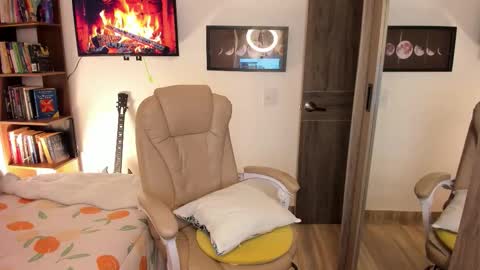 Snapshot of musicayluna chatting on 21, 12, 2025 VALENTINA Luna online show from 21, 12, 2025