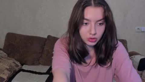 Snapshot of muuur_fam chatting on 24, 10, 2025 HEY online show from 24, 10, 2025