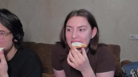 Snapshot of muuur_fam1 chatting on 4, 12, 2025 HEY online show from 4, 12, 2025