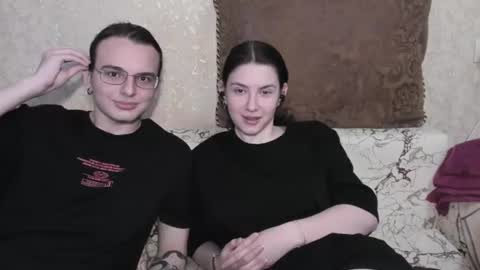 Snapshot of muuur_love chatting on 28, 6, 2026 cute couple online show from 28, 6, 2026