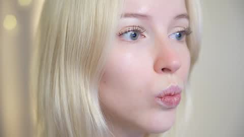 Snapshot of my_stella chatting on 3, 12, 2024 STELLA Im here today online show from 3, 12, 2024