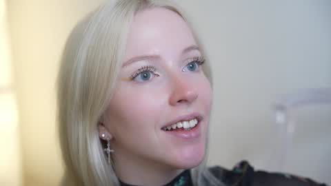 Snapshot of my_stella chatting on 10, 12, 2024 STELLA Im here today online show from 10, 12, 2024