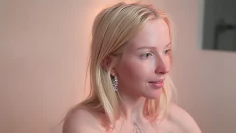 Snapshot of my_stella chatting on 15, 12, 2024 STELLA Im here today online show from 15, 12, 2024