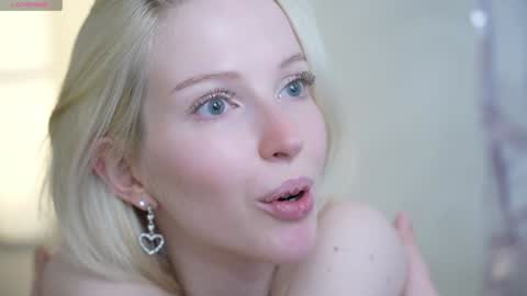 Snapshot of my_stella chatting on 20, 12, 2024 STELLA Im here today online show from 20, 12, 2024