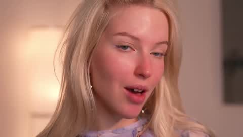Snapshot of my_stella chatting on 20, 1, 2025 STELLA Im here today online show from 20, 1, 2025