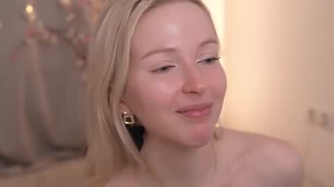 Snapshot of my_stella chatting on 21, 2, 2025 STELLA Im here today online show from 21, 2, 2025