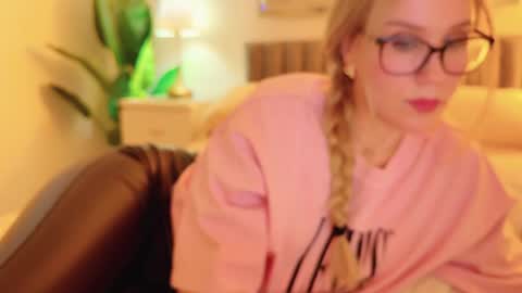 Snapshot of myassistant chatting on 4, 4, 2026 Mya-be Yours P online show from 4, 4, 2026