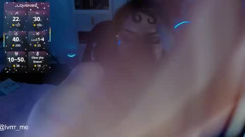 Nicoll Independent model Please help me to reach 100 thumbs up online show from 26, 10, 2025