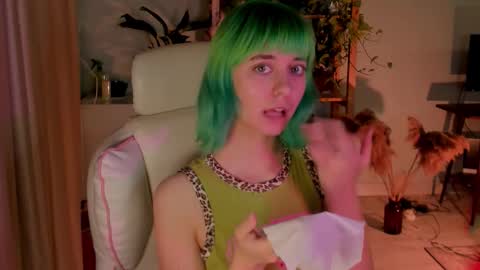 Snapshot of mylaweb chatting on 5, 10, 2025 MylaFlores online show from 5, 10, 2025