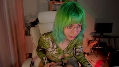 Snapshot of mylaweb chatting on 9, 10, 2025 MylaFlores online show from 9, 10, 2025