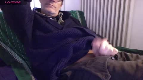 Bi sexy guy lovense hush is on private is open or password show tip if you like. online show from 27, 2, 2025